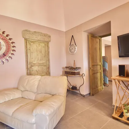 Holiday home Dammuso Le Vigne